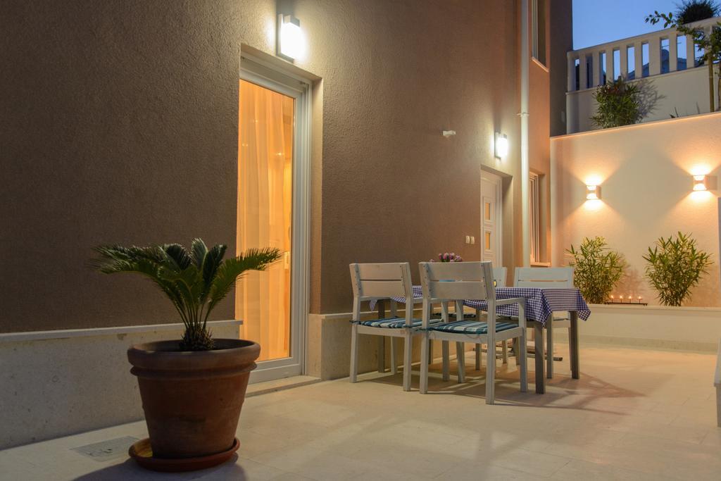 Apartments Villa Atlantis Trogir Exterior foto