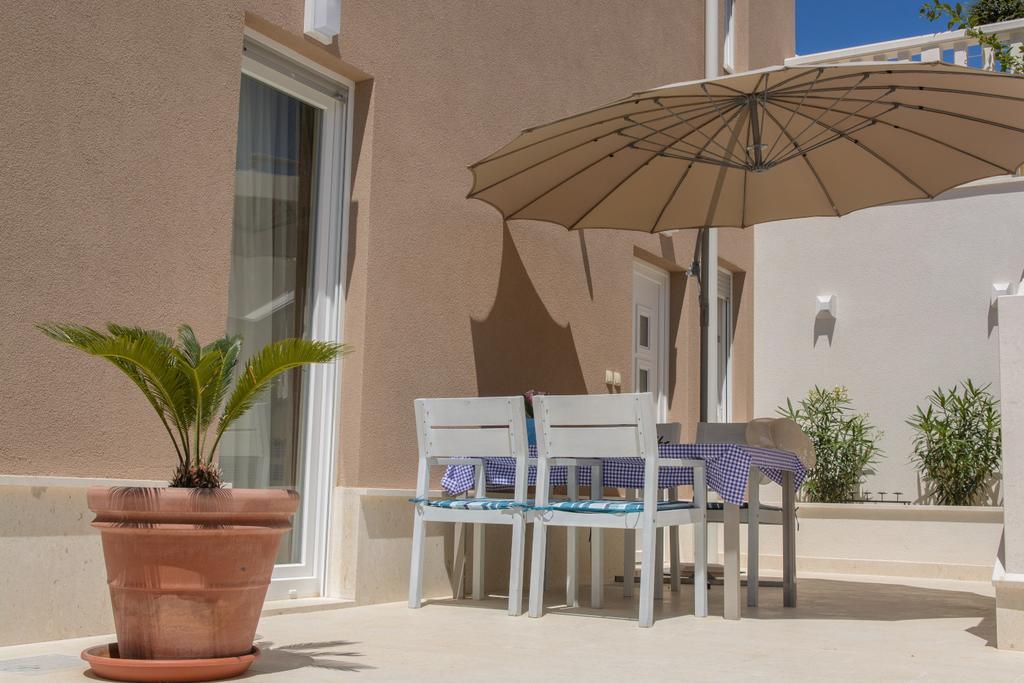 Apartments Villa Atlantis Trogir Exterior foto